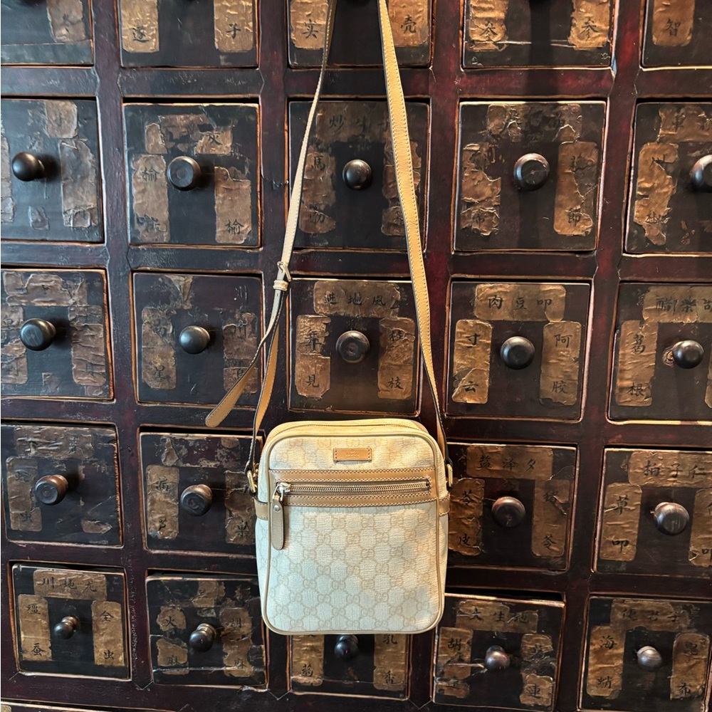 Gucci Cream/Tan Monogram  Crossbody Bag - Picture 2 of 14